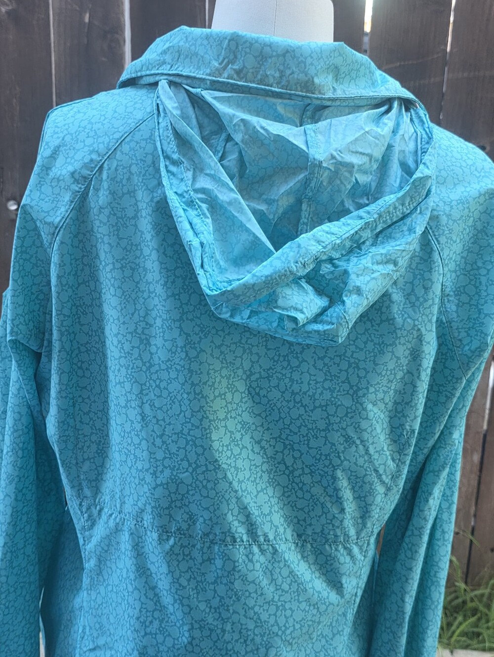 Columbia Aqua Blue Patterned Shell Jacket - Picture 2 of 4